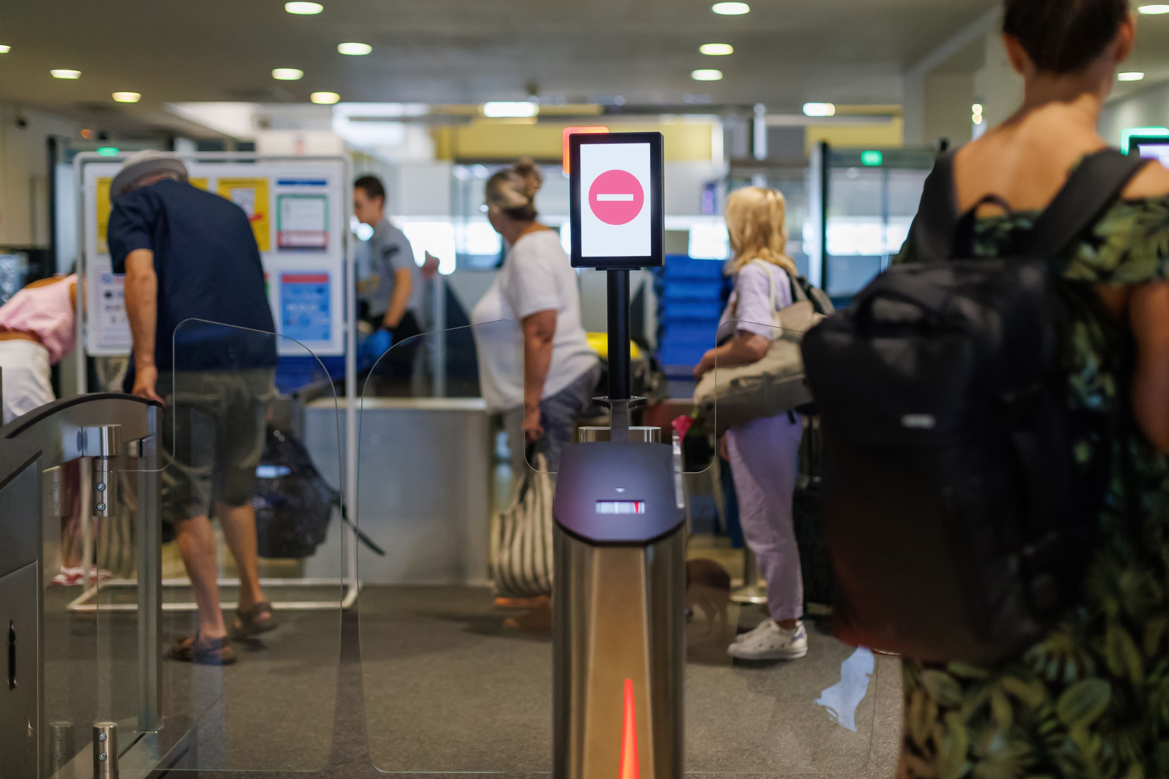 United Airlines increases flight disruptions as one of its biggest hubs ...