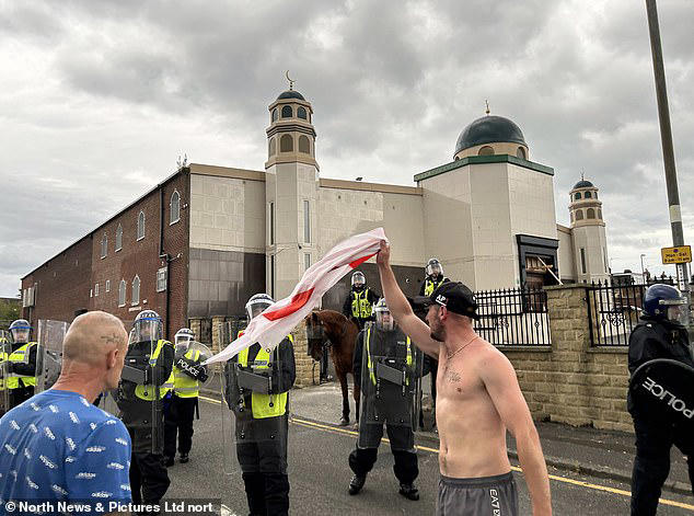 Protestors outside a mosque in Sunderland in August 2024 amid rioting around the country in the wake of the Southport stabbings 