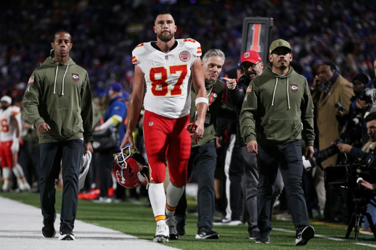 Kelce set for Chiefs extension, Tagovailoa cut by Dolphins<br><br>