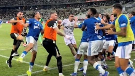 23 players shown red card as Cruzeiro vs Atletico Mineiro final spirals ...