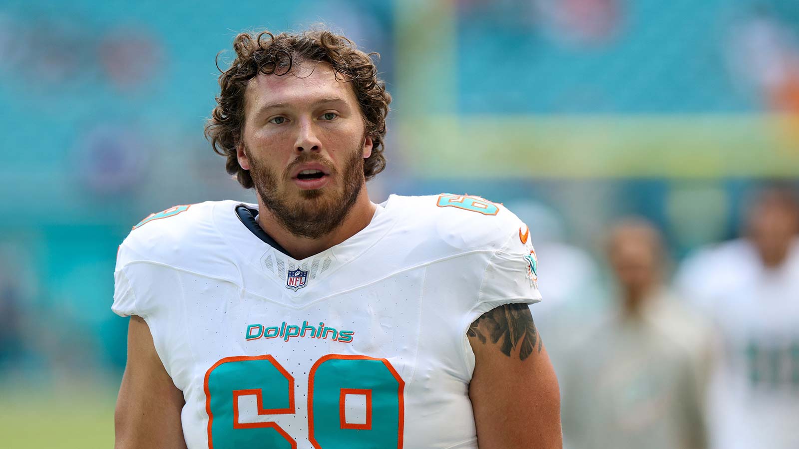 Chargers OC Mike McDaniel reunites with ex-Dolphins guard on $13 million contract