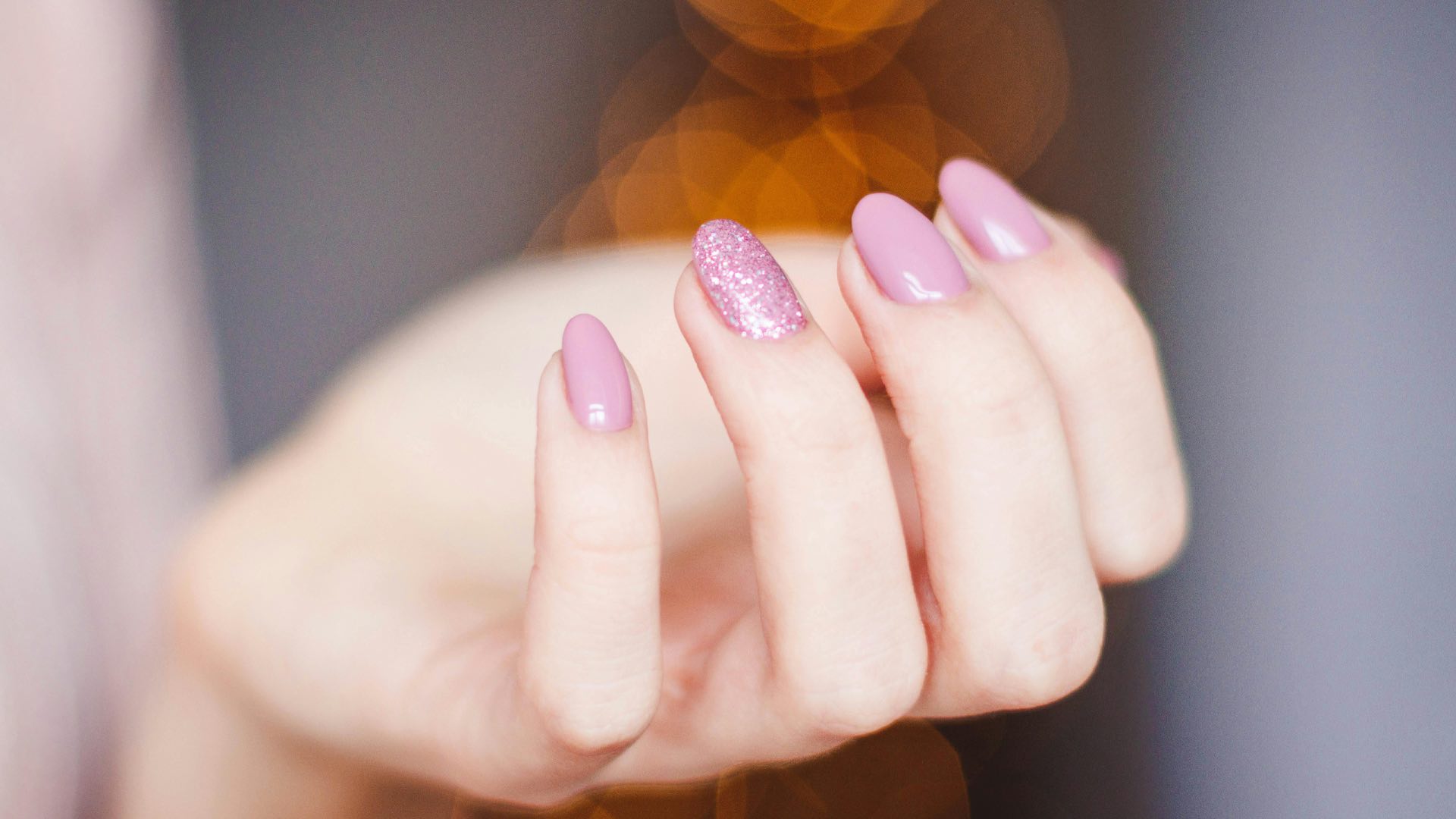 Faster and more economical than traditional nail polish: the manicure ...