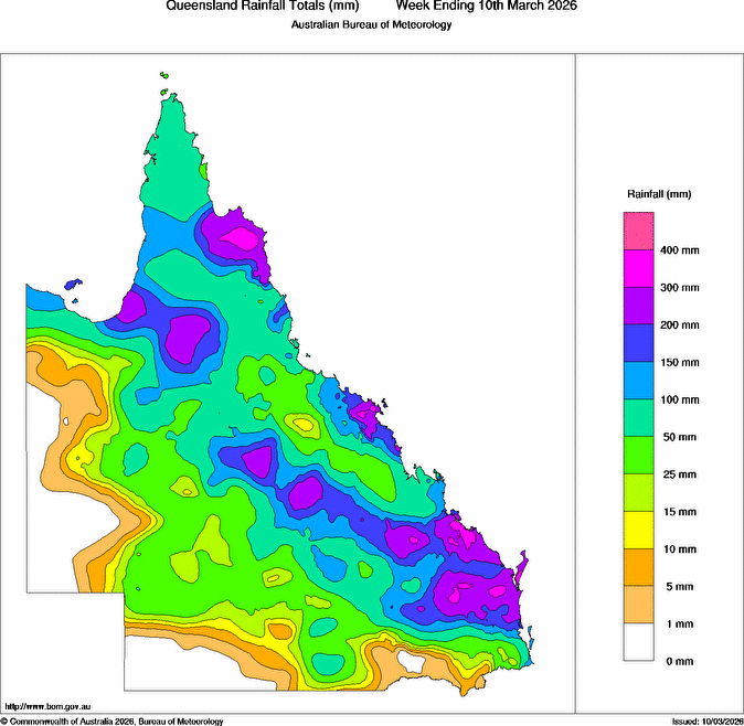 Sky clears as Bundaberg flooding nears 2010 peak