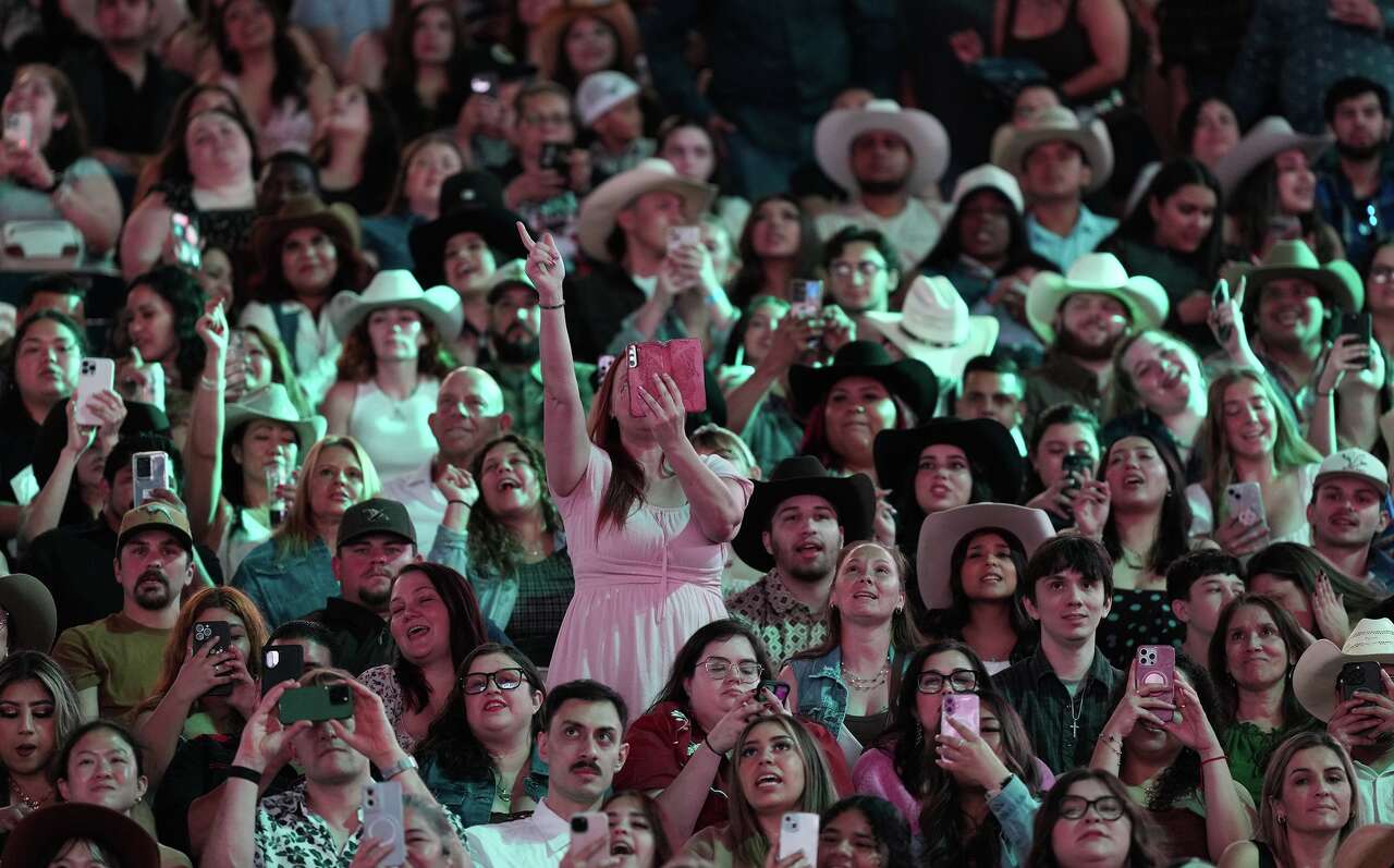 Houston Rodeo review: Luke Bryan shakes it Monday night for a spring ...