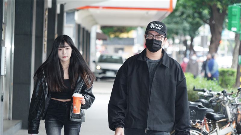 袁惟仁告別式結束後 女兒袁融「巧克力爸比」長文曝光網心疼全哭了