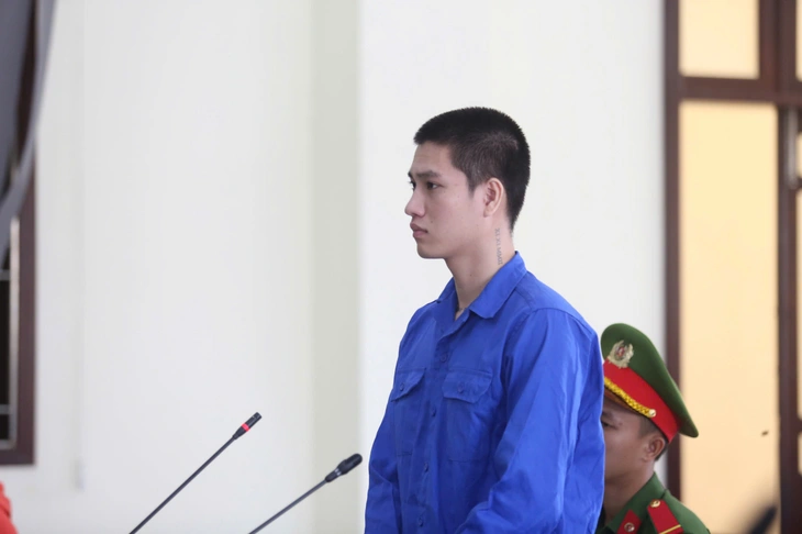 Chém chết người đến đòi mẹ ruột 700 ngàn đồng, lãnh án 13 năm tù