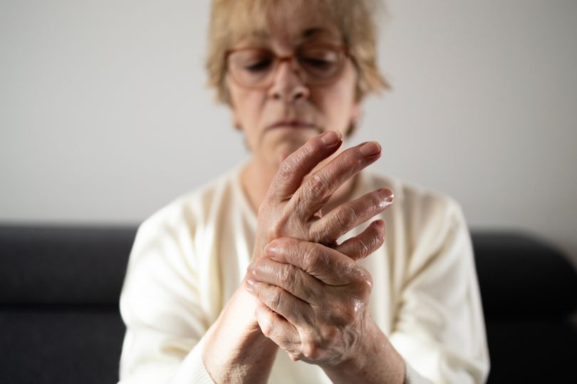 'Constant' hand symptom could signal dementia in later stages