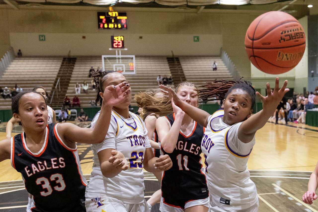 Ella McCarthy Beats Buzzer To Give Bethlehem Section 2 Class AA Girls