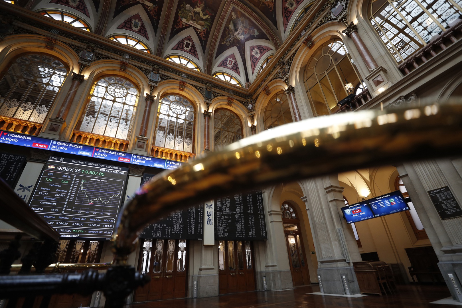 Bolsas europeas suben un 2 % y el crudo cae tras dar Trump la guerra ...
