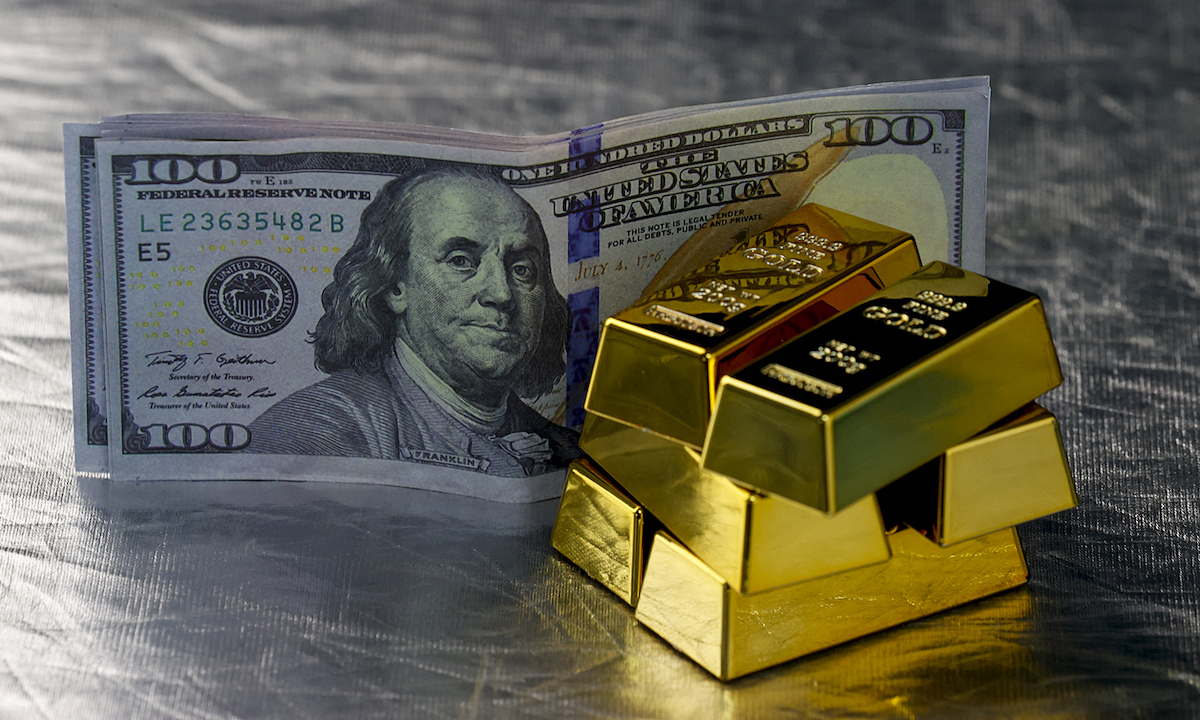 Gold prices stall as investors turn to dollar hedge amid Iran conflicts