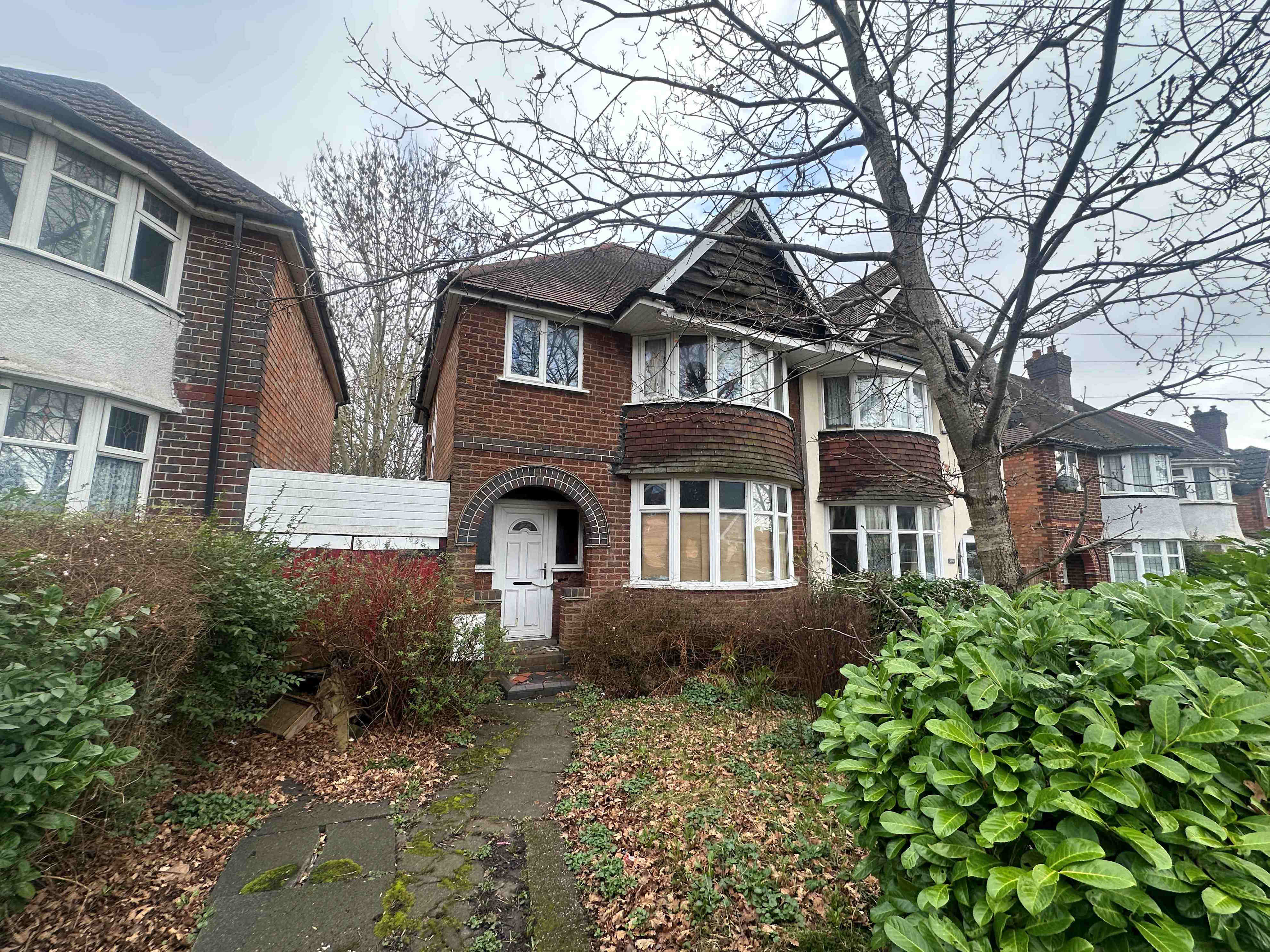 'Complete renovation needed' - Untidy house in prime Birmingham suburb ...
