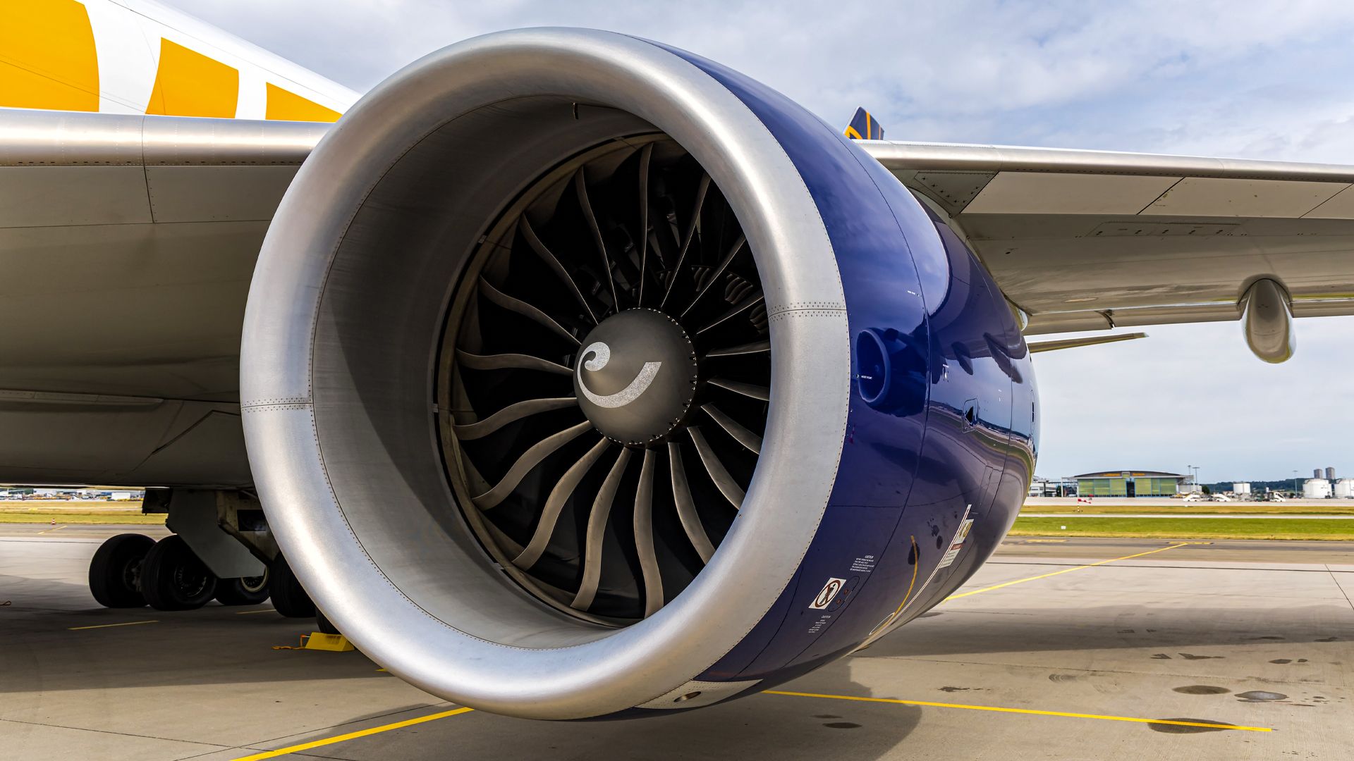 How much does a Boeing 747 engine cost?