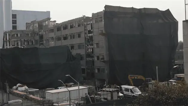 Confirman un muerto tras colapso de edificio en demolición en CDMX