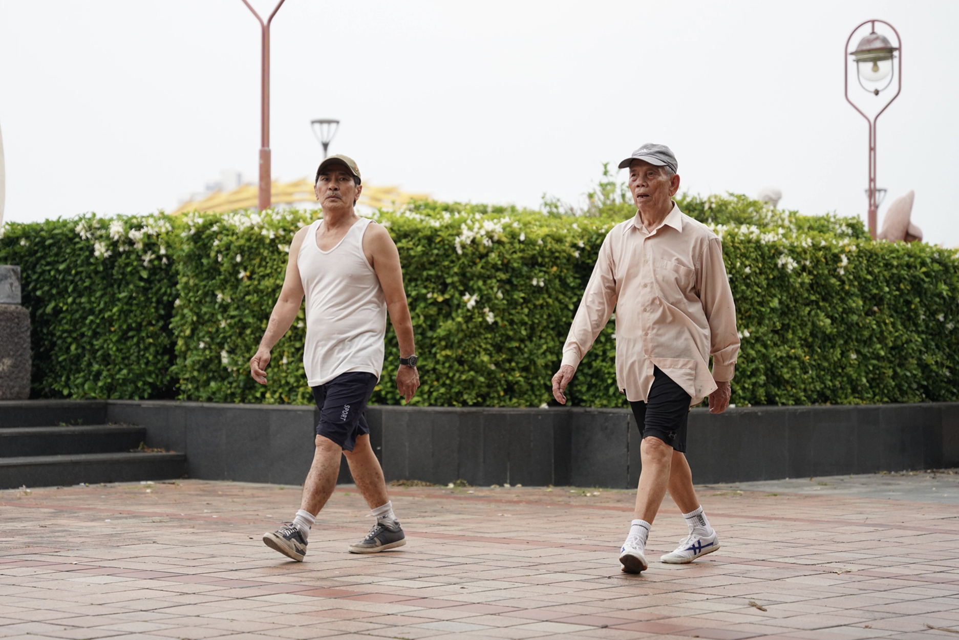 Đi bộ 2 phút sau ăn giúp giảm lượng đường trong máu