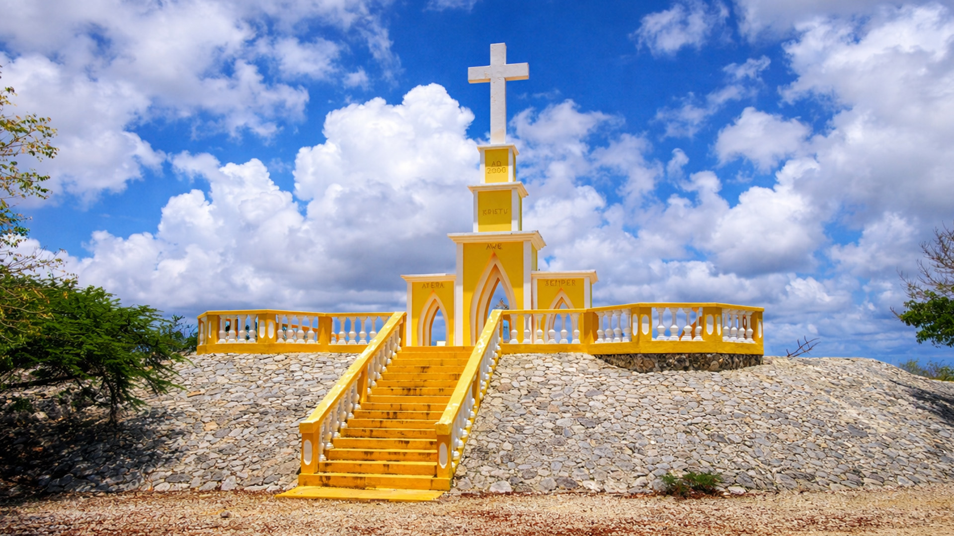 The bright yellow monument that stands out in the Netherlands