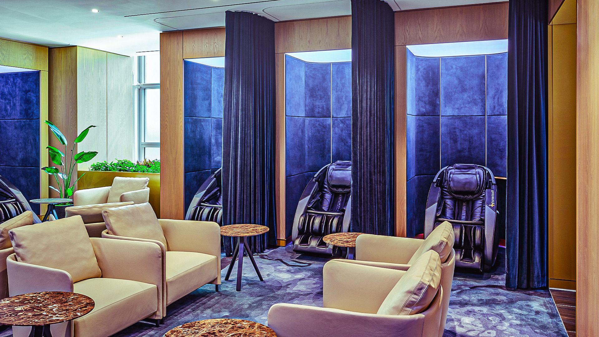 Which New York airport has the best airline lounges?