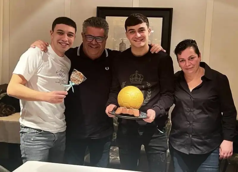 Fernando, hermano de Pedri, jugador del FC Barcelona, defiende al ...