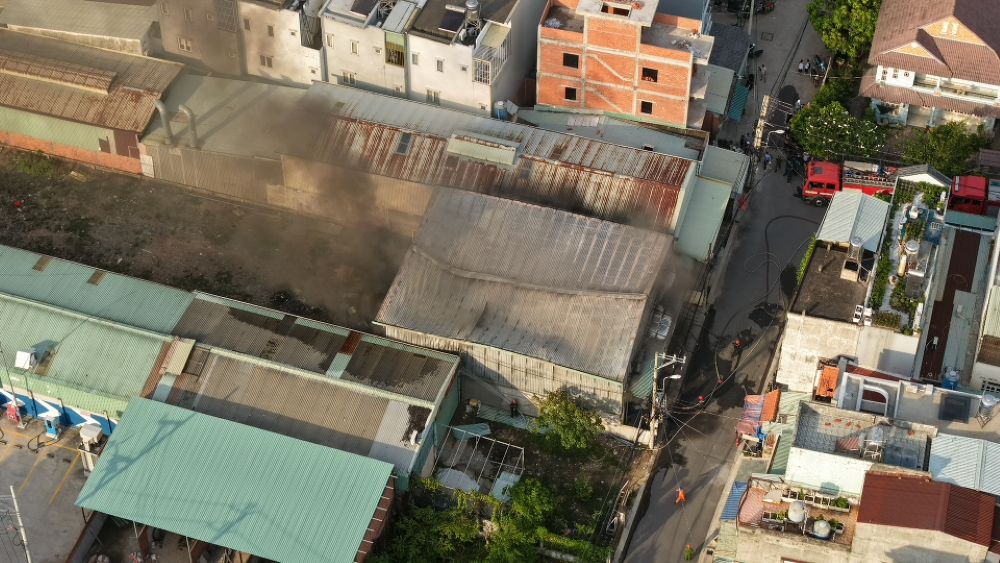 Cháy nhà xưởng ở TPHCM