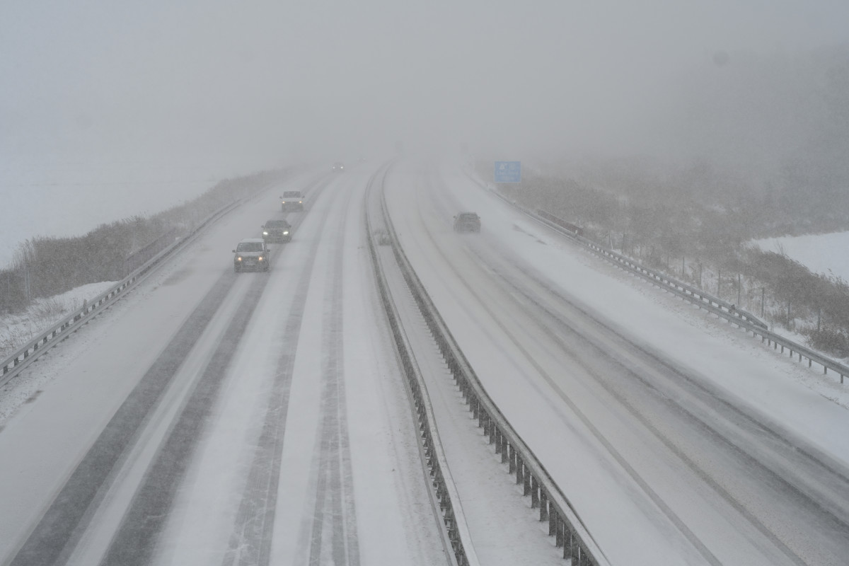 Winter storm warnings announced for 5 feet of snow, 65 mph winds<br><br>