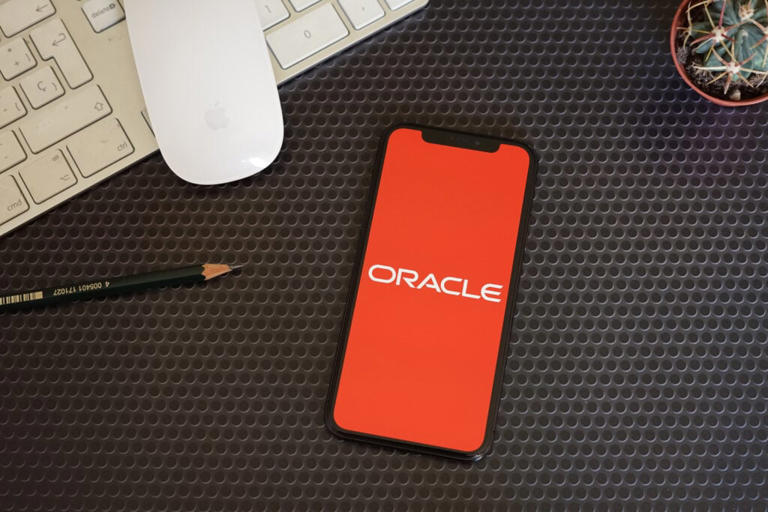 What's going on with Oracle shares on Tuesday?