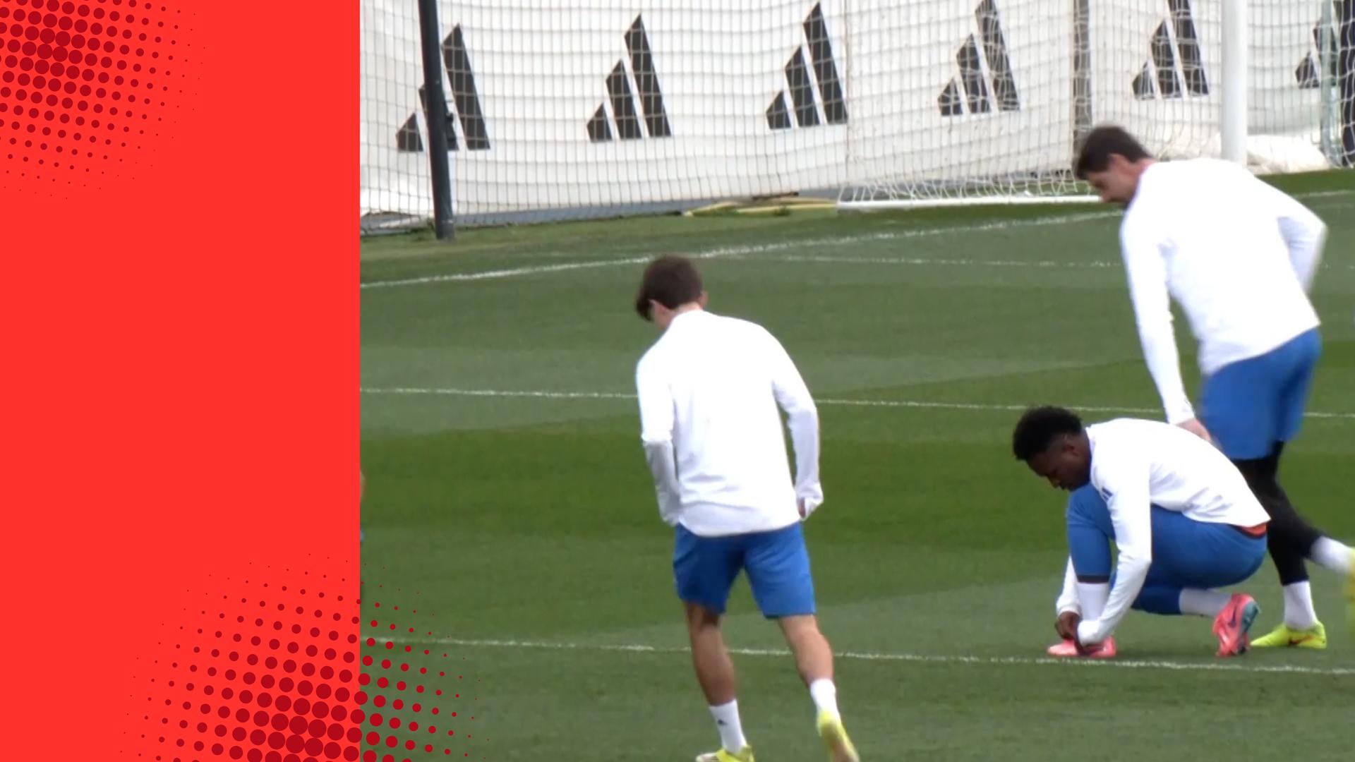 Tying yourself in a knot - Vinicius Junior blocks off his Real Madrid ...