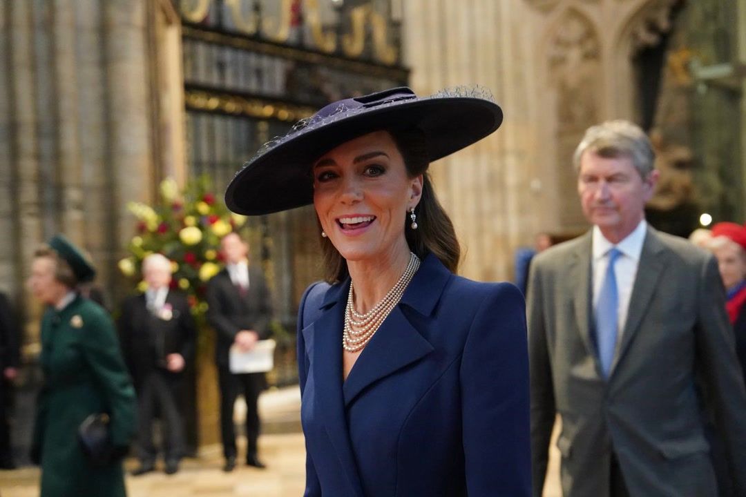 Princess of Wales caught whispering hello at abbey