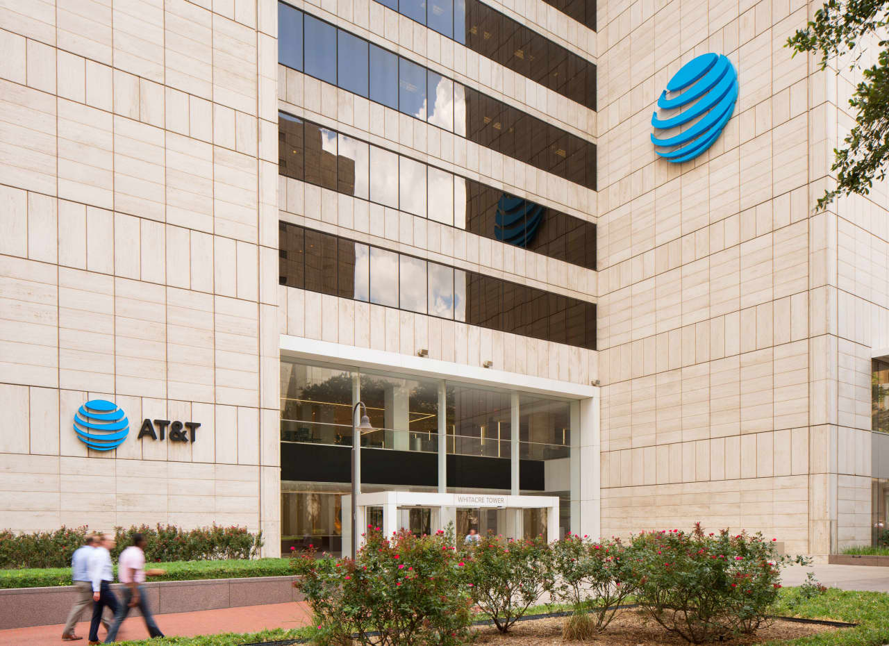 AT&T is plowing $250 billion into building its network. The stock is ...