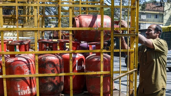 West Asia conflict: Panic booking triggers LPG rush; distributors ...