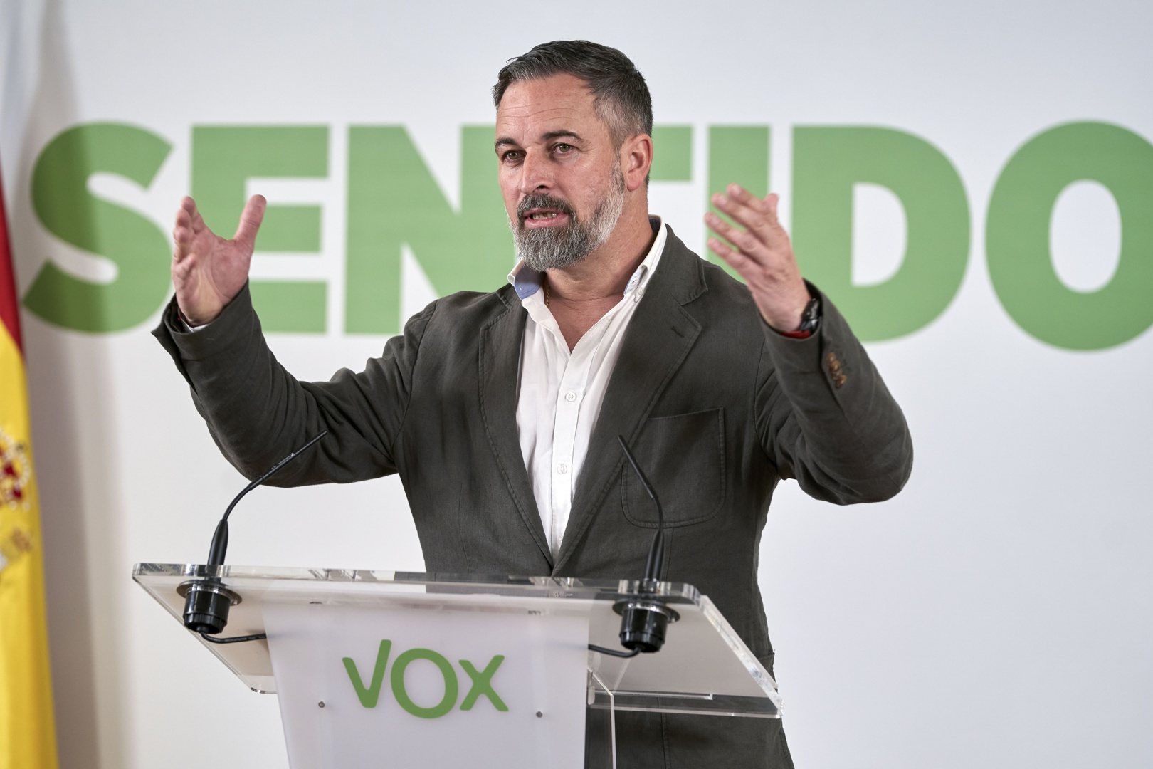 Abascal califica de "crimen" abrir las puertas de los hospitales a los ...