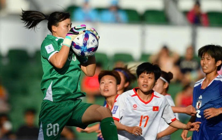 Video: Khổng Thị Hằng liên tiếp cứu thua cho tuyển nữ Việt Nam