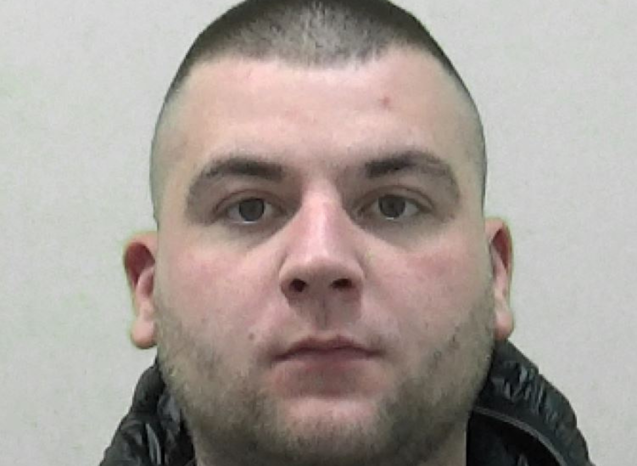 Robber stole a stranger’s gold necklace after attacking him in a South ...