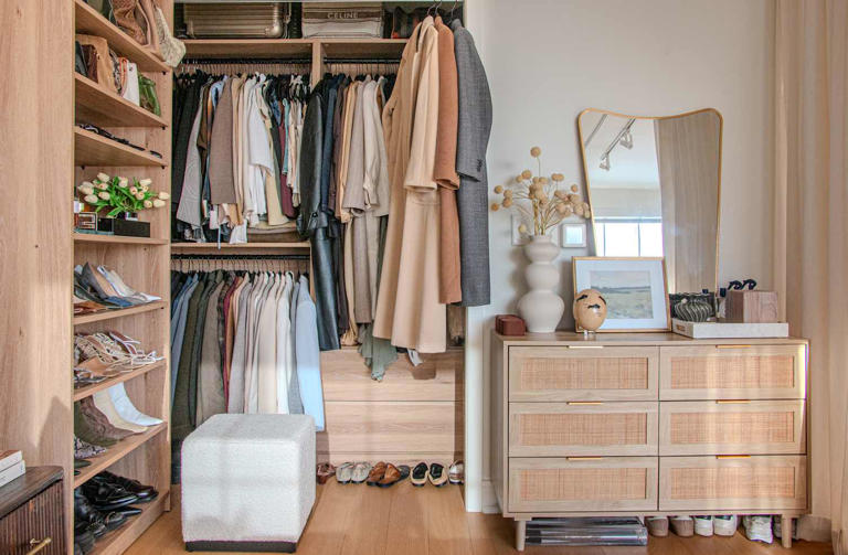 My mom told me to start a "closet calendar" - and it made my mornings ...