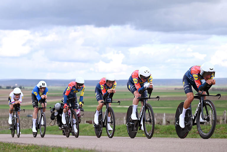 Paris-Nice: Ineos Grenadiers win stage 3 team time trial while Juan ...