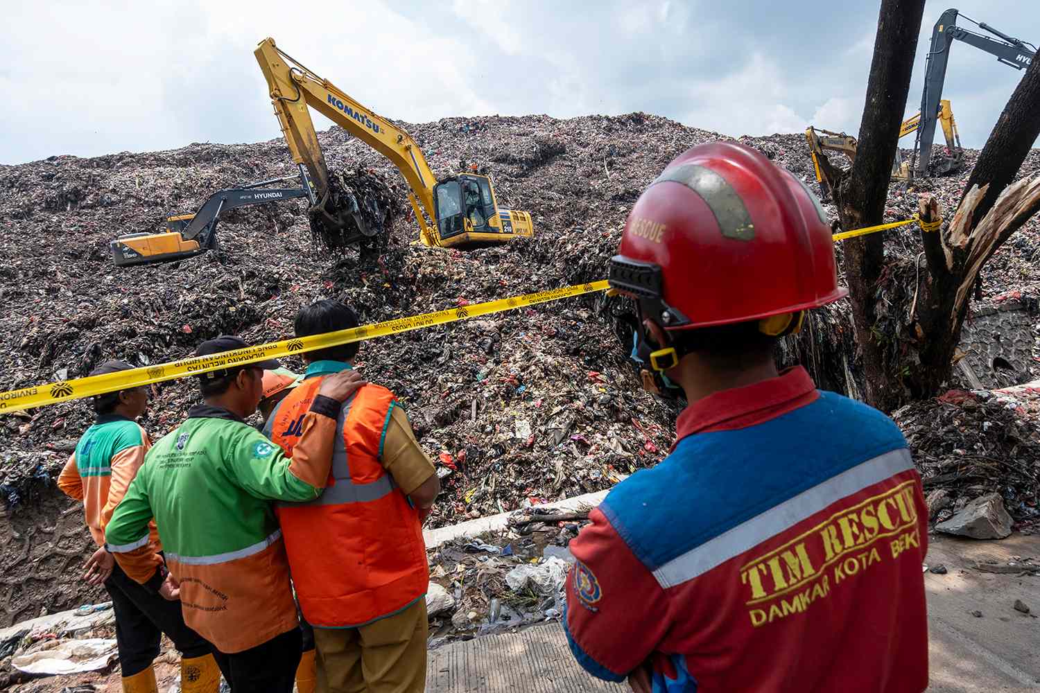 Bodies of 7 victims recovered after mountain of garbage collapsed at ...