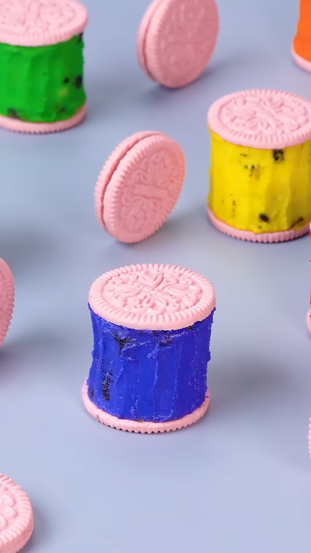 Satisfying rainbow Oreo hacks
