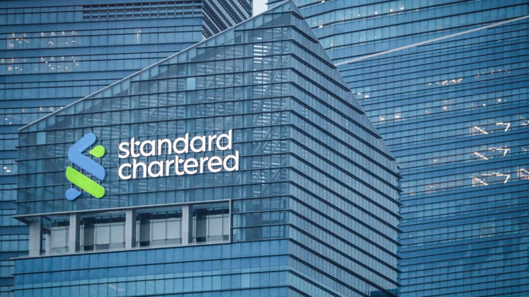 Standard Chartered to expand private banking team in Singapore – report