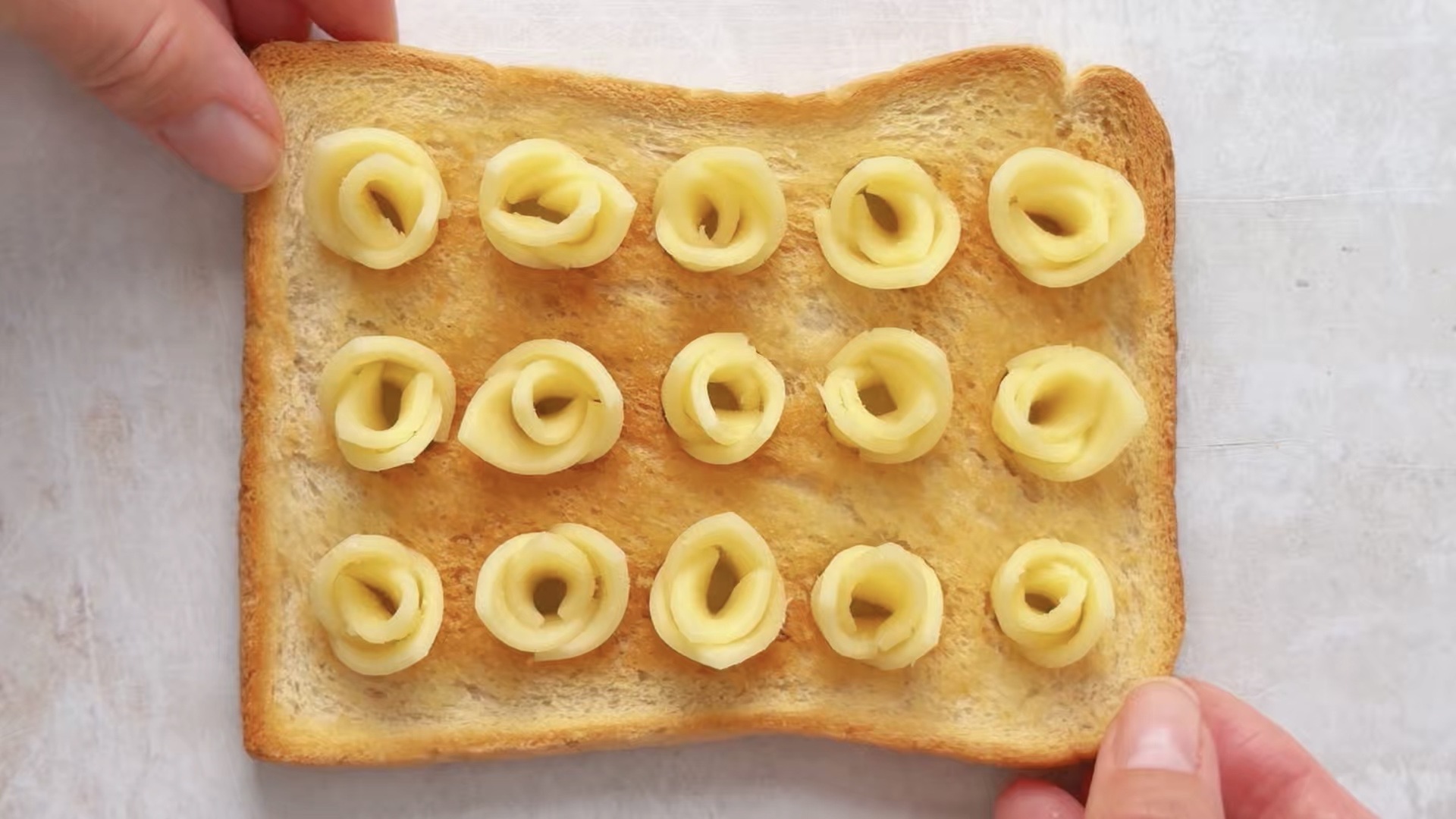 Mini tostadas de rosa: idea creativa para el desayuno