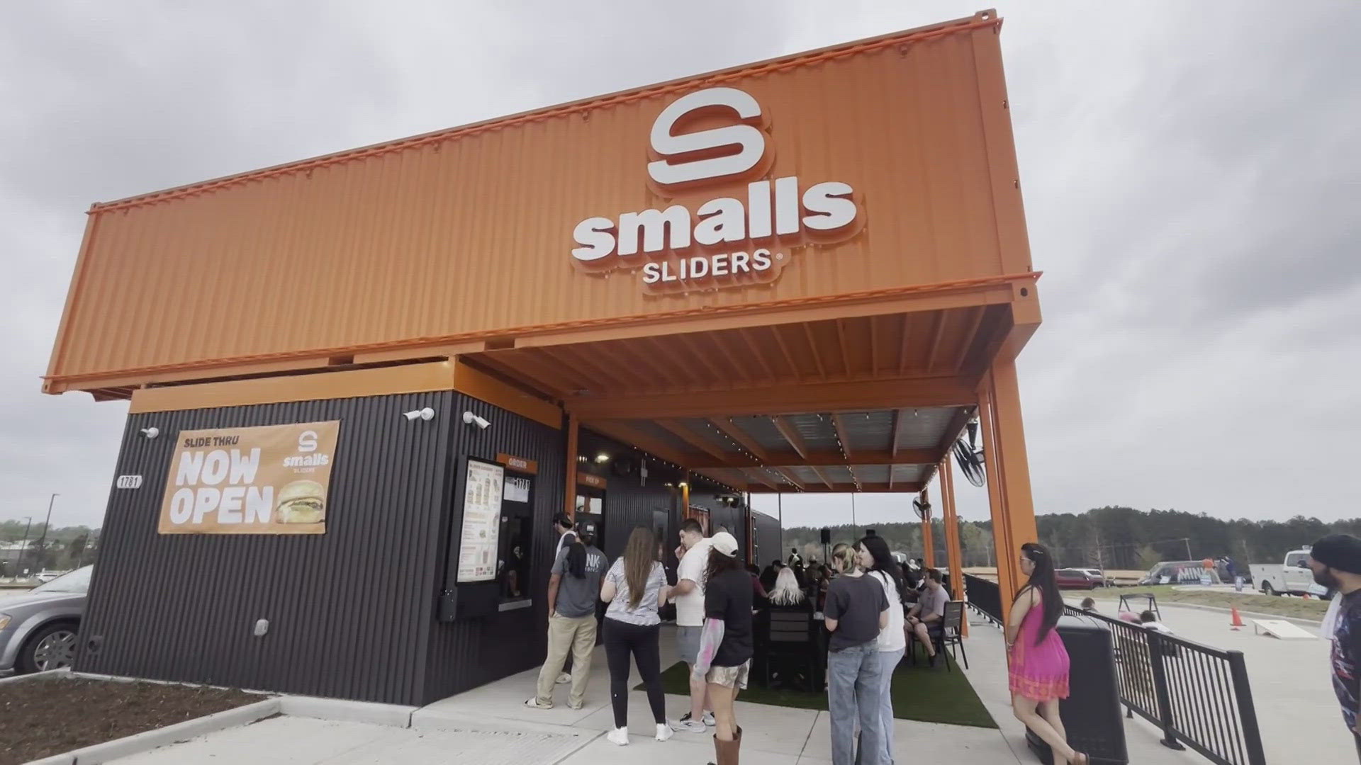 Smalls Sliders opens new location in Tyler
