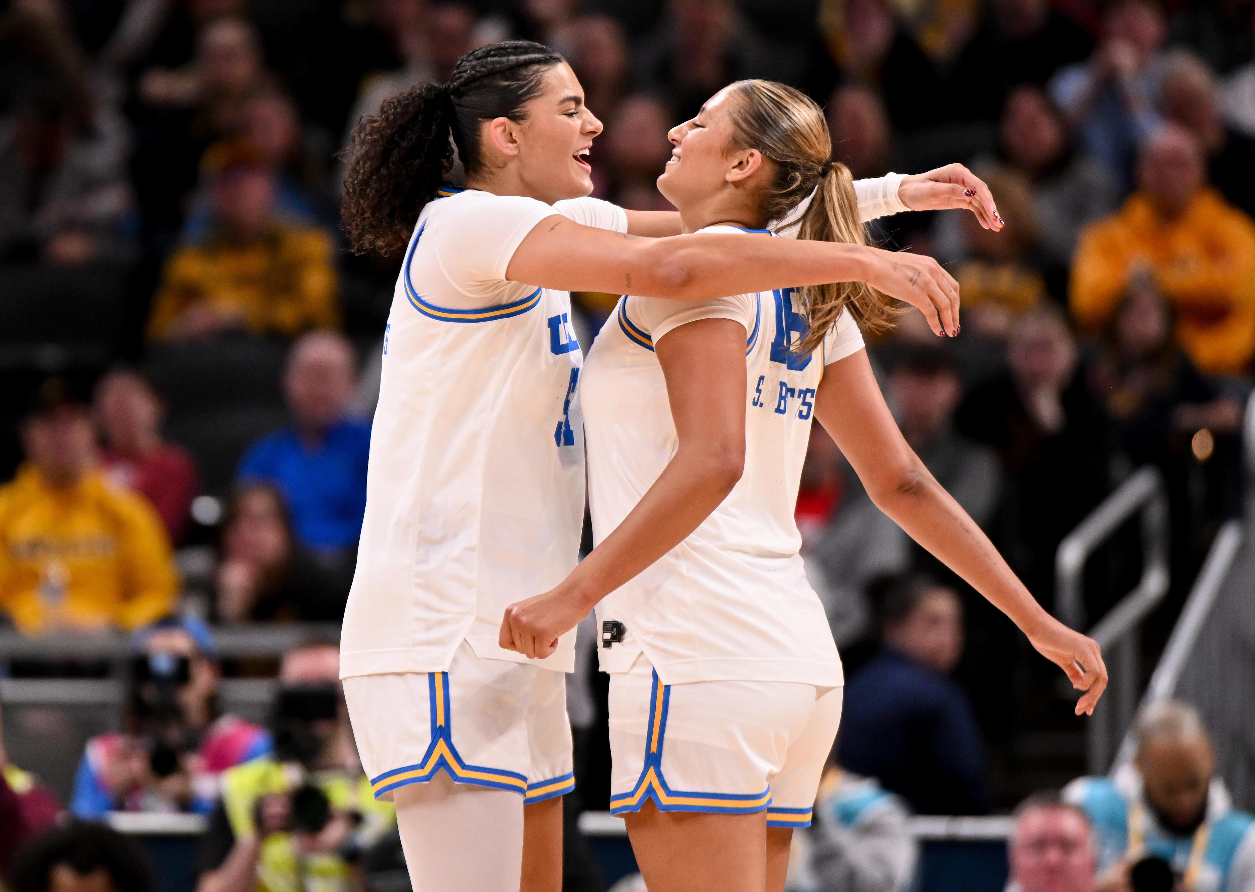 UConn stays in the No. 1 spot over UCLA in this week's Coaches Poll