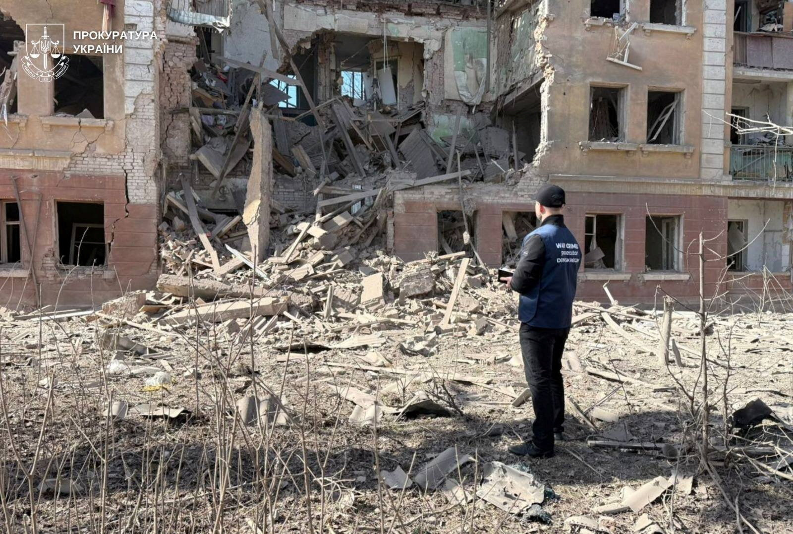 Russian attack kills four in Ukraine's Sloviansk as both sides claim gains