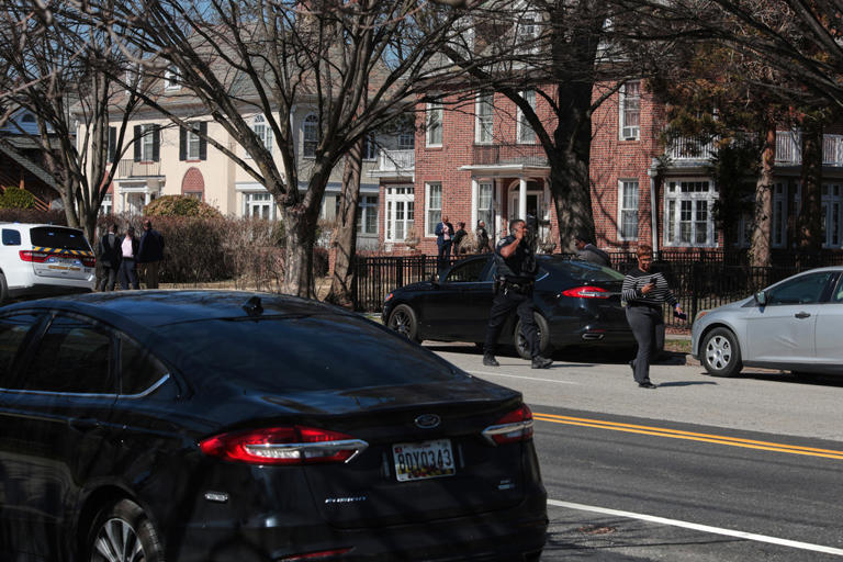 Baltimore police officer wounded, gunman killed during midday burglary call