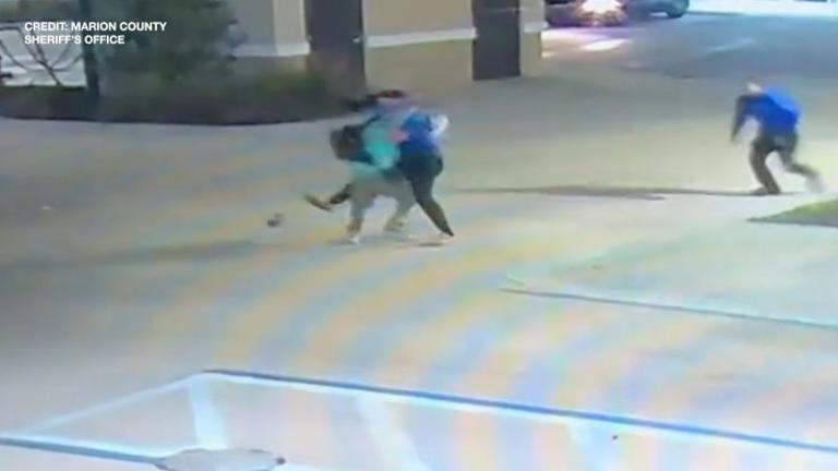 Florida car wash worker takes down man armed with axe, deputies say