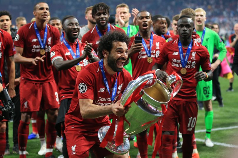 Mohamed Salah of Liverpool lifts the trophy surrounded by team mates during the UEFA Champions League Final between Tottenham Hotspur and Liverpool