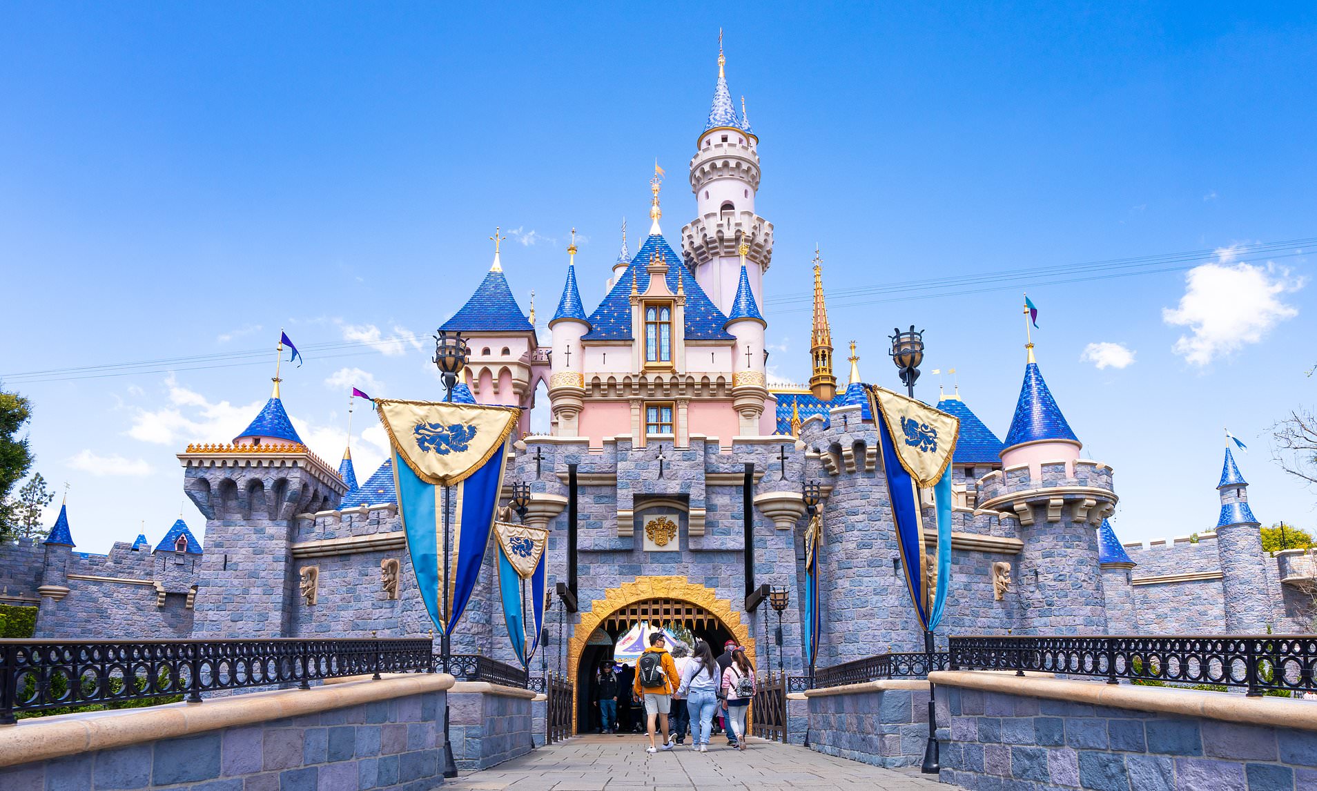 Five Disneyland cast members rushed to hospital during hazmat situation ...
