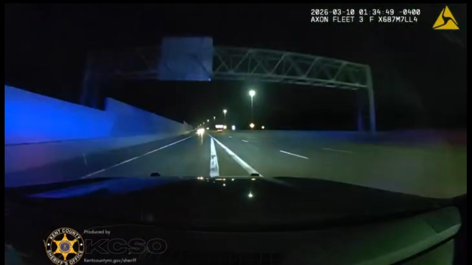 Dashcam video | In order to stop suspected wrong-way drunken driver ...