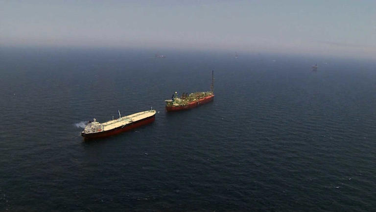 US and Iran tensions escalate over oil shipments in Strait of Hormuz
