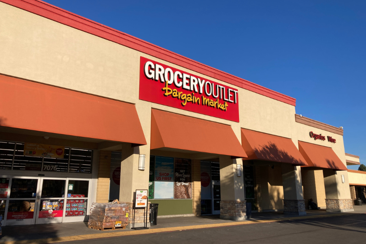 Grocery chain to close over 30 stores after rapid expansion, SNAP cuts