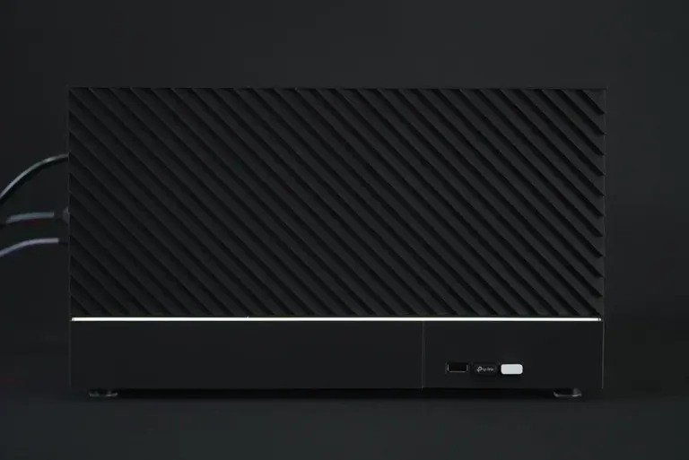 Cansado de esperar a Valve: entusiasta cria “Steam Machine” caseira com ...