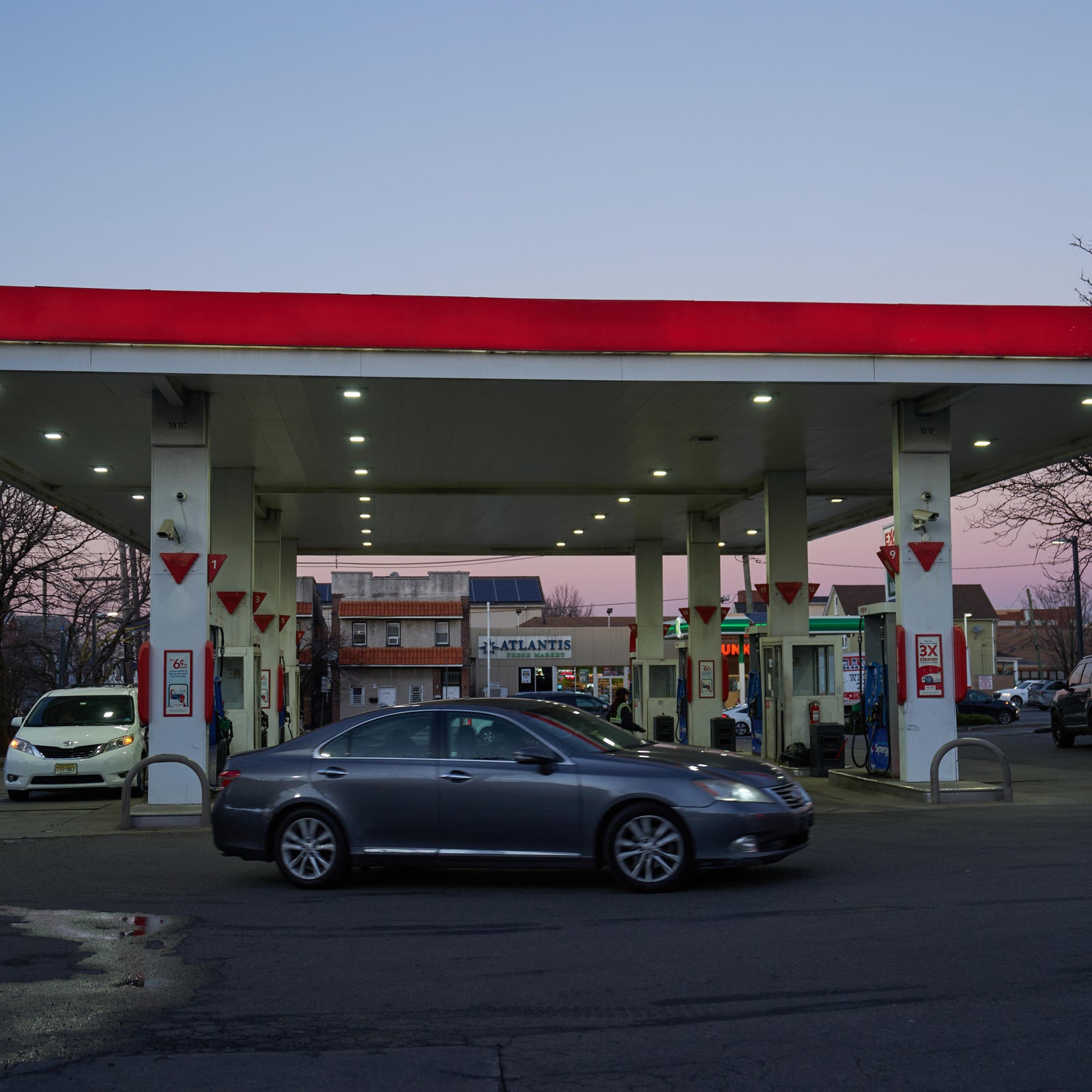 Oil prices are falling — gas prices aren