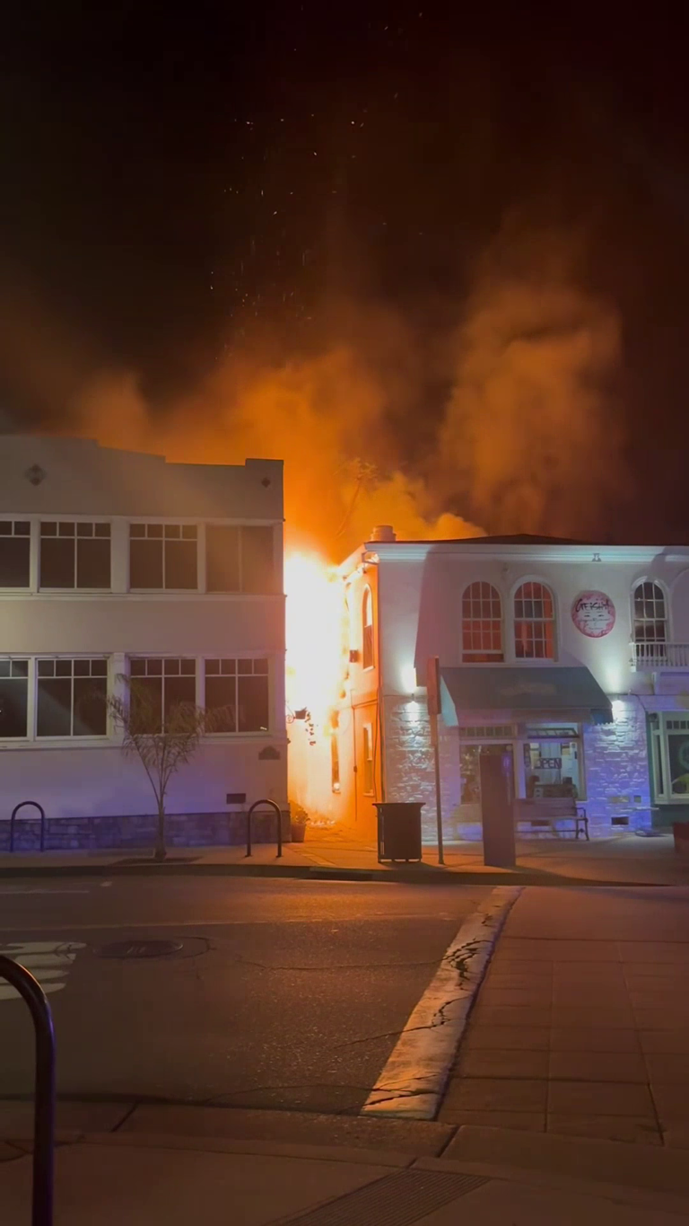1 dead after structure fire in Capitola, 1 firefighter injured